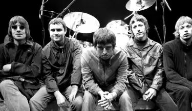 Noel y Liam Gallagher avivan rumores sobre regreso de Oasis.