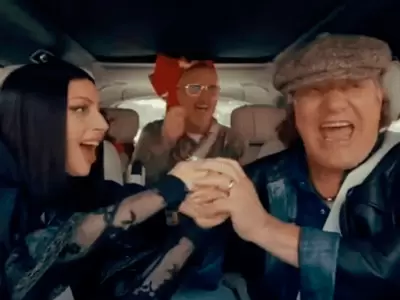 Lady Gaga y Brian Johnson cantan juntos en el 'Carpool Karaoke'