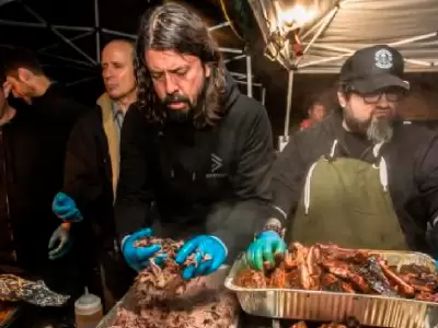 Dave Grohl cocinando para las vctimas de los incendios en Los ngeles