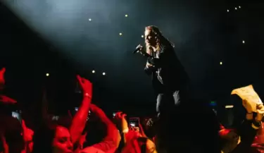 Man qued fuera del Saln de la Fama del Rock and Roll