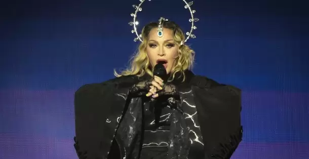 Elton John, Dua Lipa, Coldplay y más de 400 artistas exigen protección de derechos de autor frente al auge de la IA
