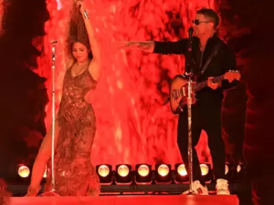 Alejandro Sanz y Shakira reavivan la magia de "La Tortura" dos dcadas despus en vibrante reencuentro