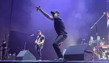 Andres Calamaro interrumpi su show en Cali tras ser abucheado por defender la tauromaquia