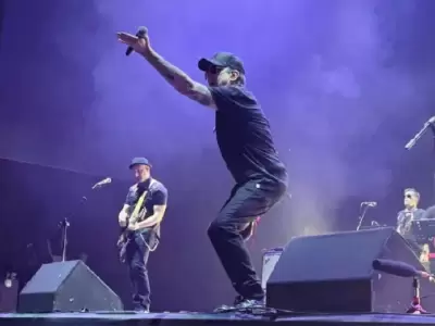 Andres Calamaro interrumpi su show en Cali tras ser abucheado por defender la tauromaquia