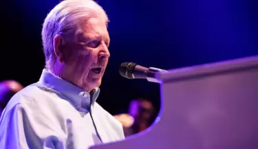 Muere a los 82 aos Brian Wilson, vocalista y fundador de The Beach Boys redaccion de 450 palabras con titulo y bajada