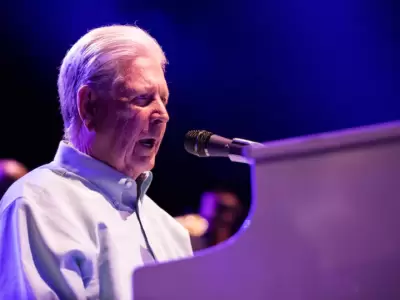 Muere a los 82 aos Brian Wilson, vocalista y fundador de The Beach Boys redaccion de 450 palabras con titulo y bajada