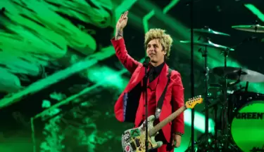 Billie Joe Armstrong encar en vivo a fan que lo molest con pistola de agua en pleno concierto de Green Day