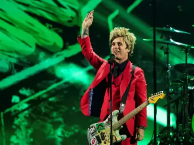 Billie Joe Armstrong encar en vivo a fan que lo molest con pistola de agua en pleno concierto de Green Day