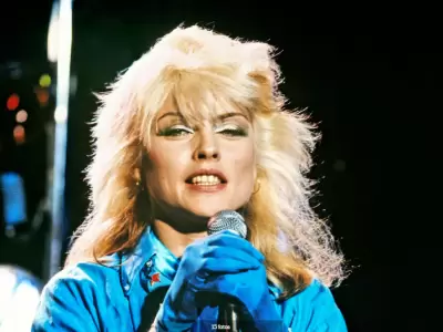 Debbie Harry cumple 80: Una leyenda que sigue brillando