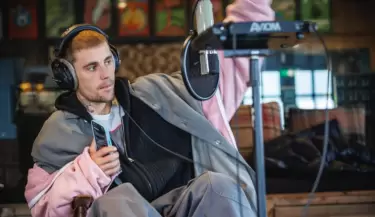 Justin Bieber sorprende al mundo con su nuevo lbum 'Swag'