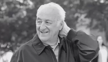 Muri el actor Jerry Adler.