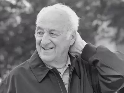 Muri el actor Jerry Adler.