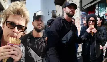 Billie Joe Armstrong sorprende en Lima al tocar una zampoa