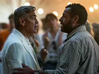 Llega el primer triler de 'Jay Kelly' con Adam Sandler y George Clooney.