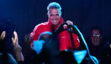Robbie Williams deslumbra en Londres con concierto ntimo y adelanto de "BRITPOP".
