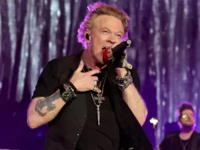 Axl Rose protagoniza incidente durante concierto de Guns N' Roses en Buenos Aires.