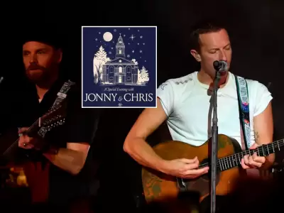 Chris Martin y Jonny Buckland de Coldplay darn show exclusivo por una buena causa.