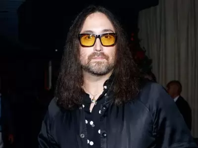 l hijo de John Lennon y Yoko Ono supervisa reediciones y proyectos audiovisuales para mantener vigente la obra de sus padres.