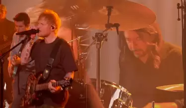 Ed Sheeran interpret� "Drive" junto a Dave Grohl y John Mayer