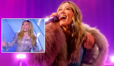 Hillary Duff sorprende al cantar "What Dreams Are Made Of"