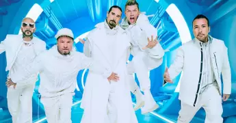 Taylor Swift revela secretos del rodaje con la versi�n extendida de "Opalite".