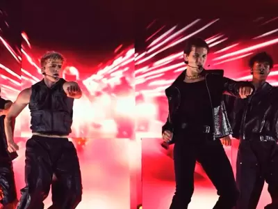 Santos Bravos impacta en Premios Lo Nuestro 2026 con show al ritmo de "Kawasaki".