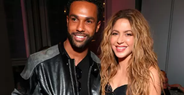 Shakira rompe todos los r�cords en M�xico con concierto gratuito en el Z�calo.