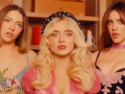 Sabrina Carpenter causa revuelo con su videoclip de  "House Tour".