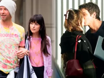 Dakota Johnson olvida a Chris Martin de Coldplay con otro cantante m�s joven