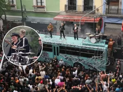 U2 paraliza el Centro Hist�rico de M�xico con inesperada grabaci�n sobre un autob�s.